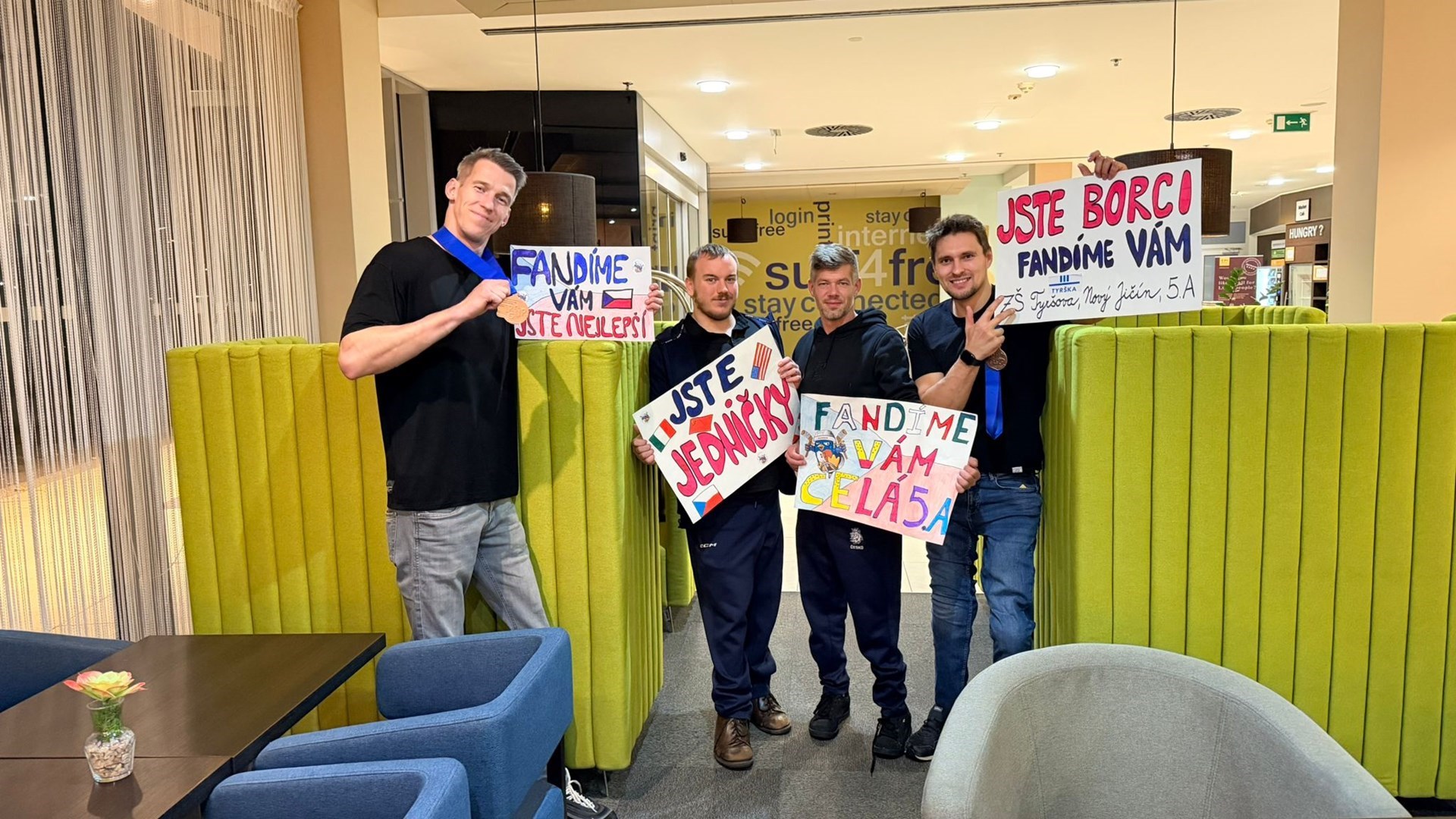 Naše plakáty pro parahokejisty